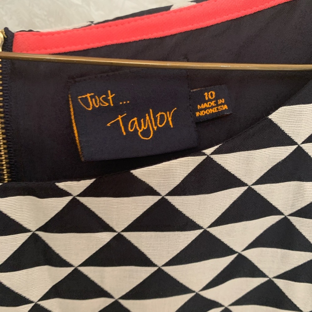 JUST…TAYLOR DRESS 18” PTP - Picture 3 of 4